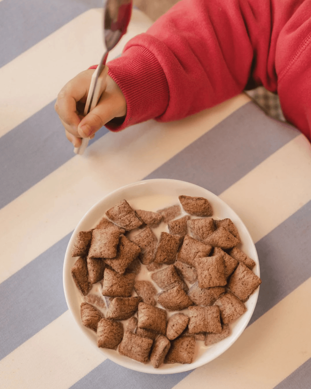 Crunchy Pillows with Chocolate and Peanut Butter Filling, 300g