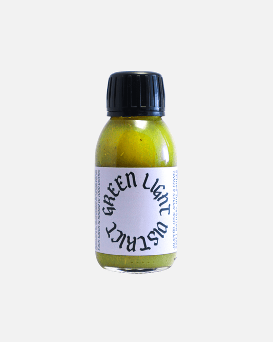 Flasche SWET Green Light District Hot Sauce mit grünem Jalapeño, Apfel & Fenchel.