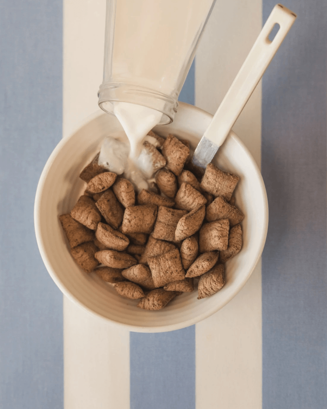 Crunchy Pillows with Chocolate and Peanut Butter Filling, 300g