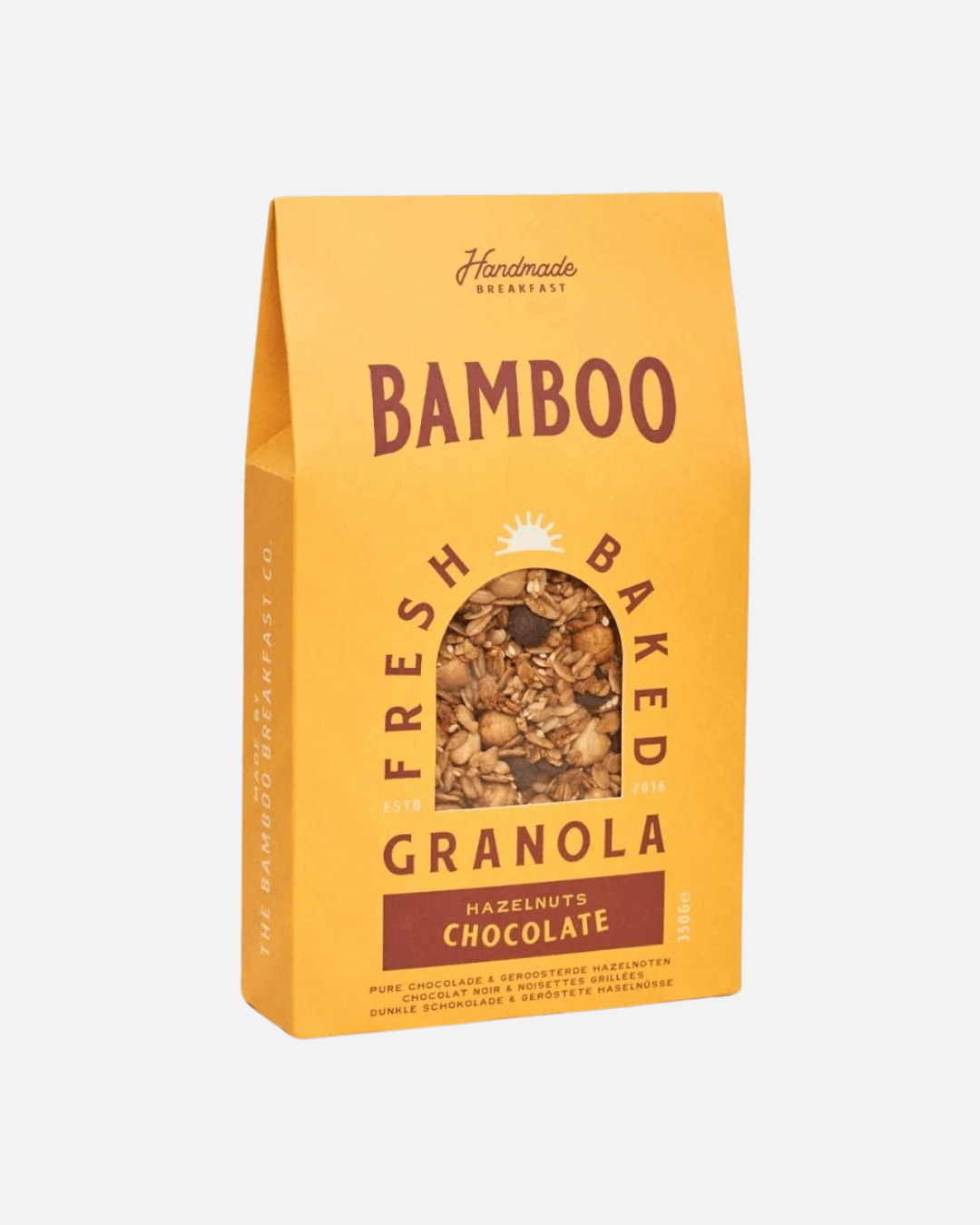 Eine gelbe Packung Bamboo Breakfast handgemachtes Granola mit dunkler Schokolade und gerösteten Haselnüssen.